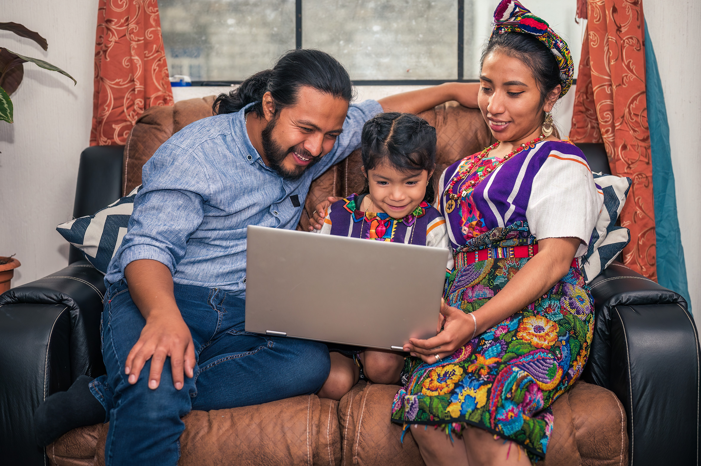 Hughesnet lanza campaña para impulsar la educación en las zonas más alejadas